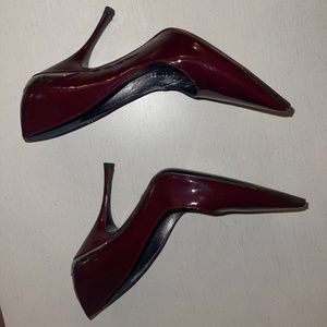 NEVER WORN DOLCE AND GABBANA WINE COLORED PUMPS